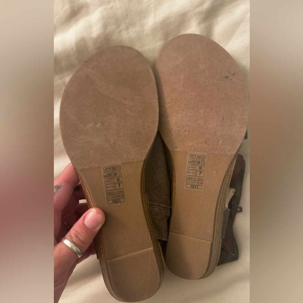 NWT Blowfish Tan and Brown Sandals - Picture 6 of 6